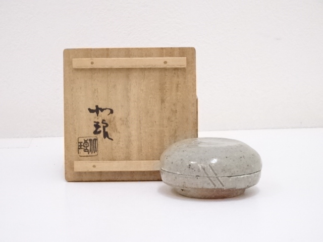 北琅造　灰釉香合